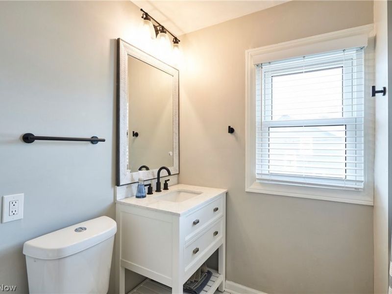 2111 Wascana Avenue , Lakewood, OH 44107 Photo 20