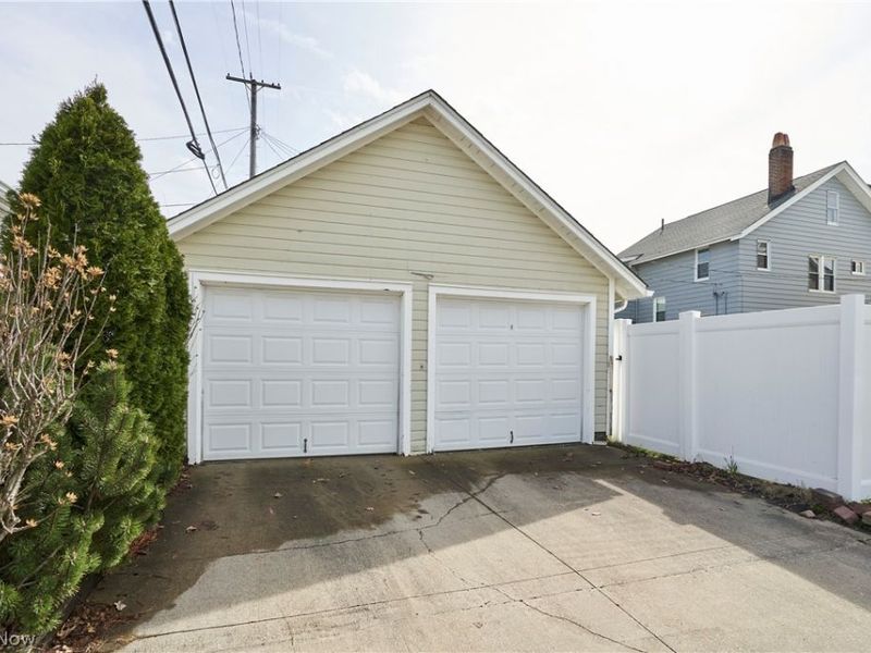 2111 Wascana Avenue , Lakewood, OH 44107 Photo 3