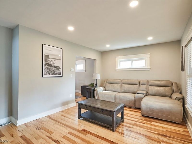 2111 Wascana Avenue , Lakewood, OH 44107 Photo 5