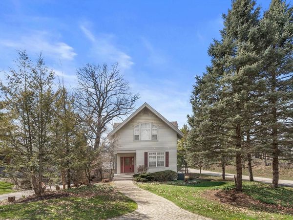 2 Lincoln PARKWAY, Williams Bay, WI 53191