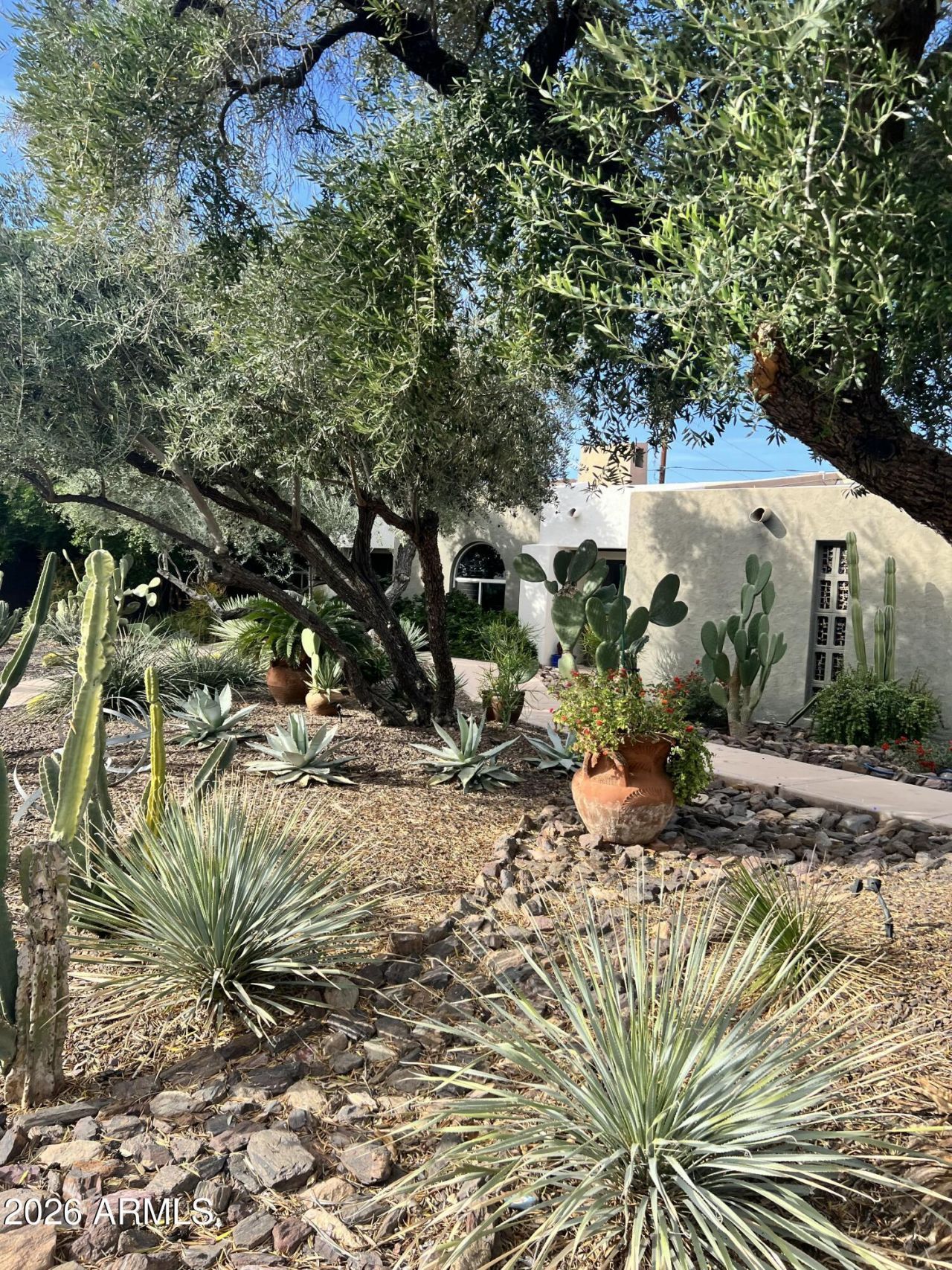 860 W Mountain View Drive, Mesa, AZ 85201 Main Photo