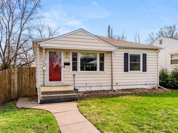 1325 W 38th Street , Davenport, IA 52806