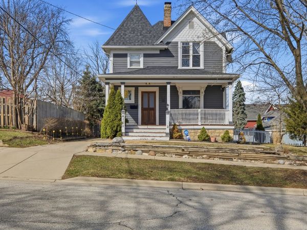 410 Standish Street , Elgin, IL 60123