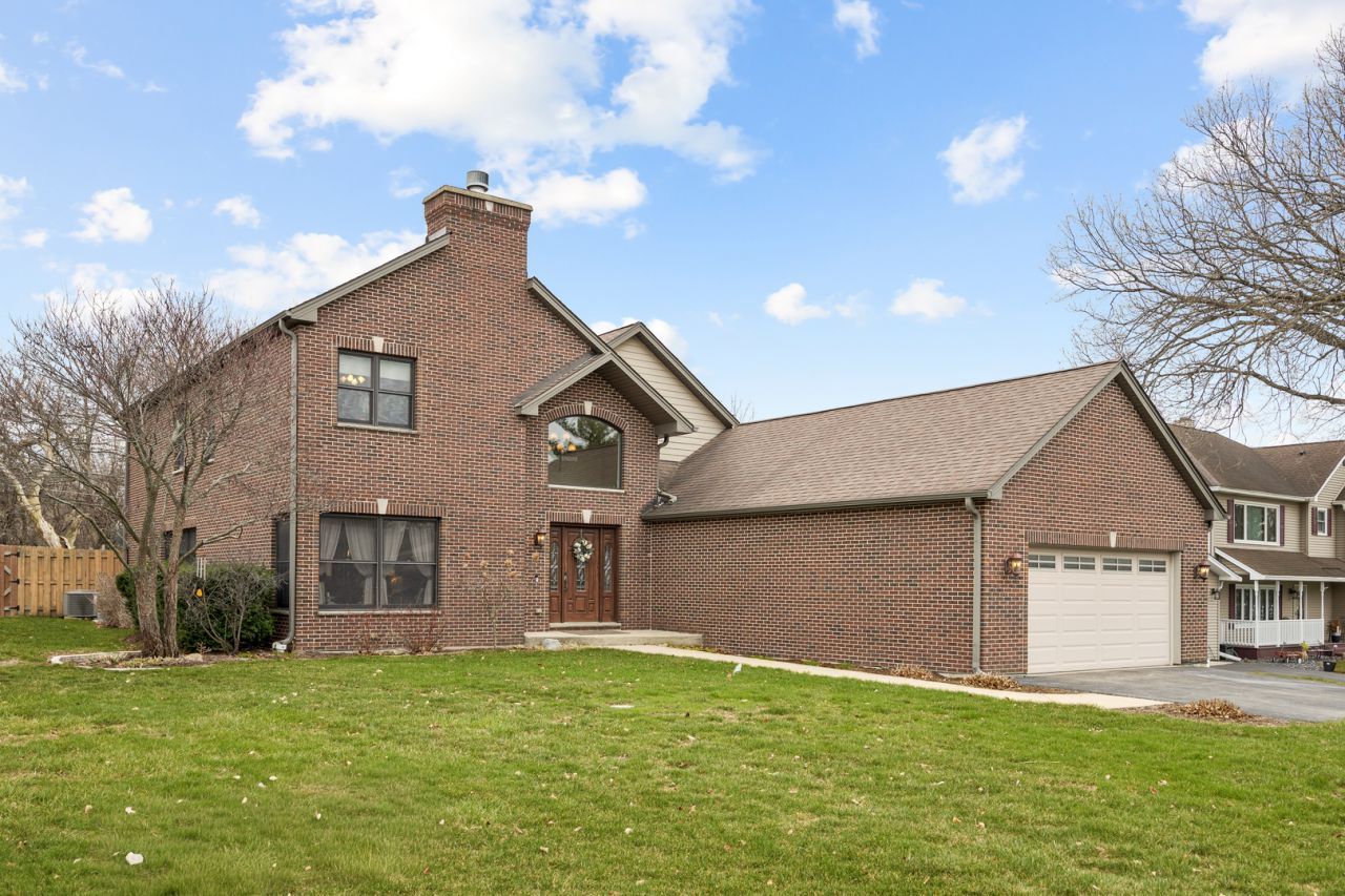 23w531 W Walnut Rd Road , Roselle, IL 60172