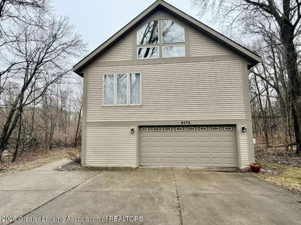 6170 E Lake Drive, Haslett, MI 48840