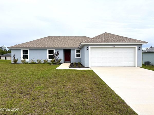 2212 Chase Street , Chipley, FL 32428