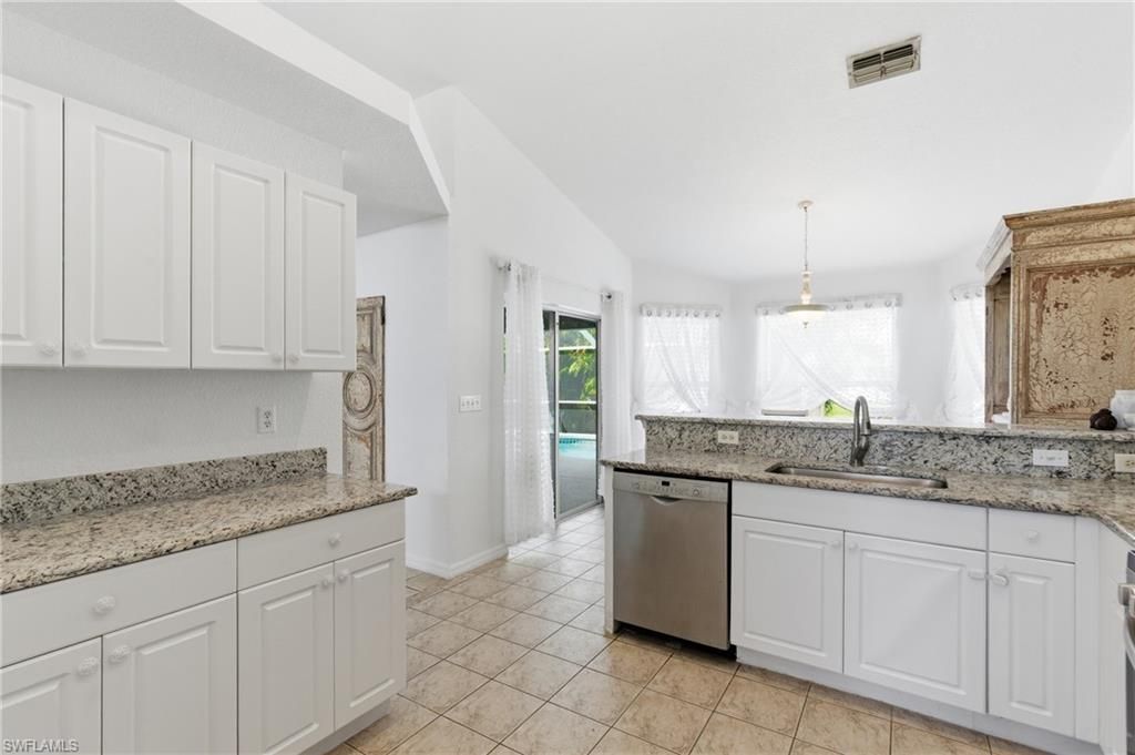 2105 SW 29th Ter, Cape Coral, FL 33914 Photo