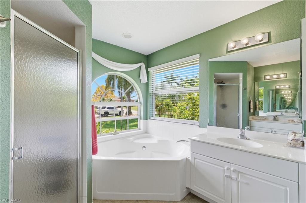 2105 SW 29th Ter, Cape Coral, FL 33914 Photo