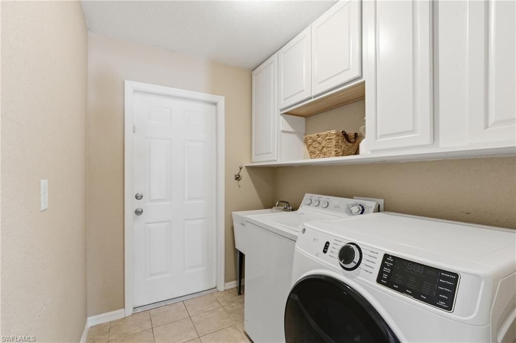 2105 SW 29th Ter, Cape Coral, FL 33914 Photo