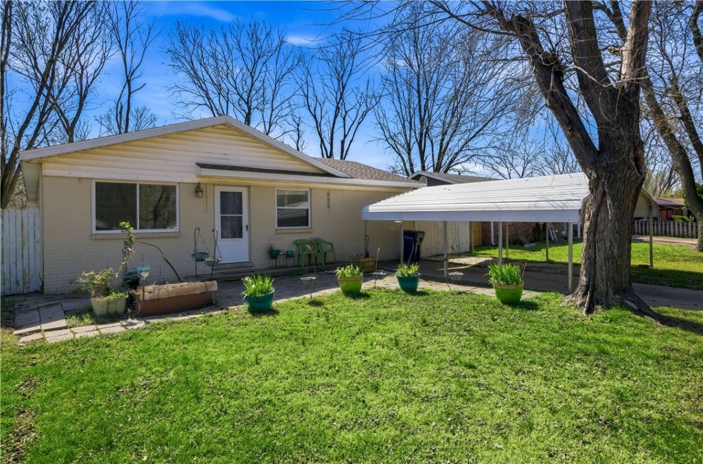 920 W Granite Street, Siloam Springs, AR 72761 Main Photo