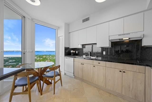 4779 Collins Ave , Unit 3206, Miami Beach, FL 33140 Photo