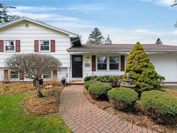 15 Matthew Drive , Fairport, NY 14450