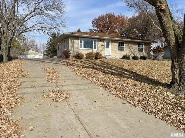 2806 W 47th Street , Davenport, IA 52086