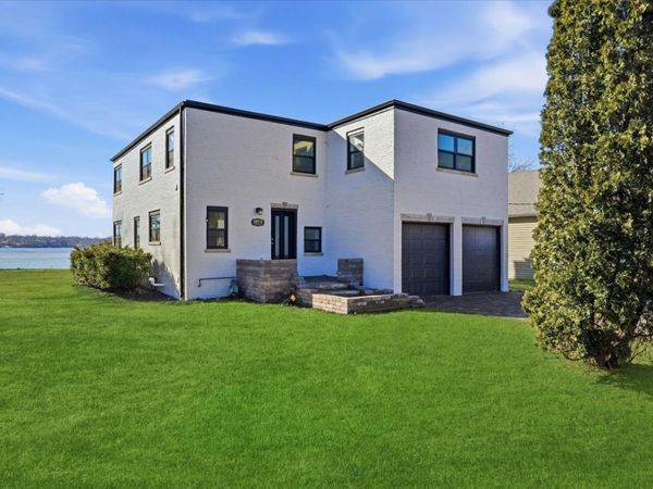 297 E Lakeview Avenue , Round Lake Beach, IL 60073