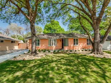 6327 Town Hill Lane, Dallas, TX 75214