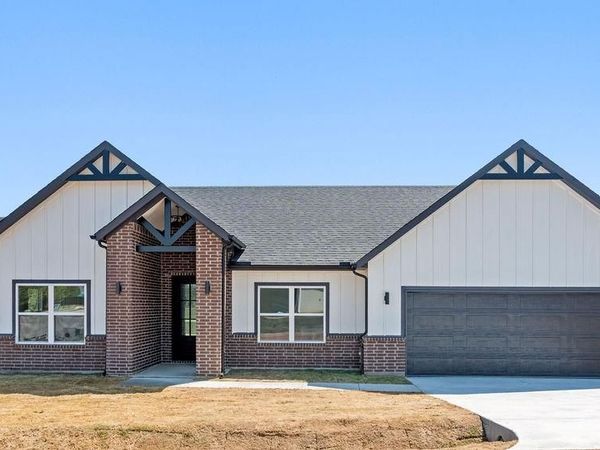 5026 Elizabeth Street, Granbury, TX 76048