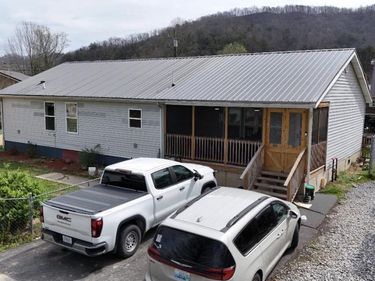 275 Burton Hill Road, Letcher, KY 41832