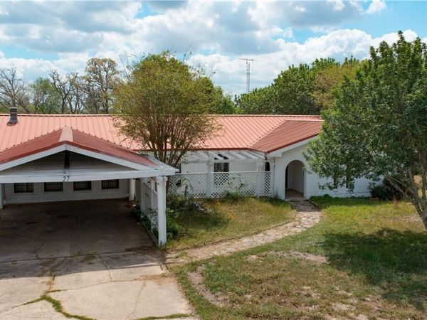 27 Schaefer Road, Victoria, TX 77905