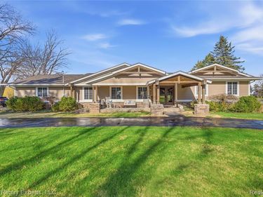 3860 E Commerce Road, Commerce Twp, MI 48382