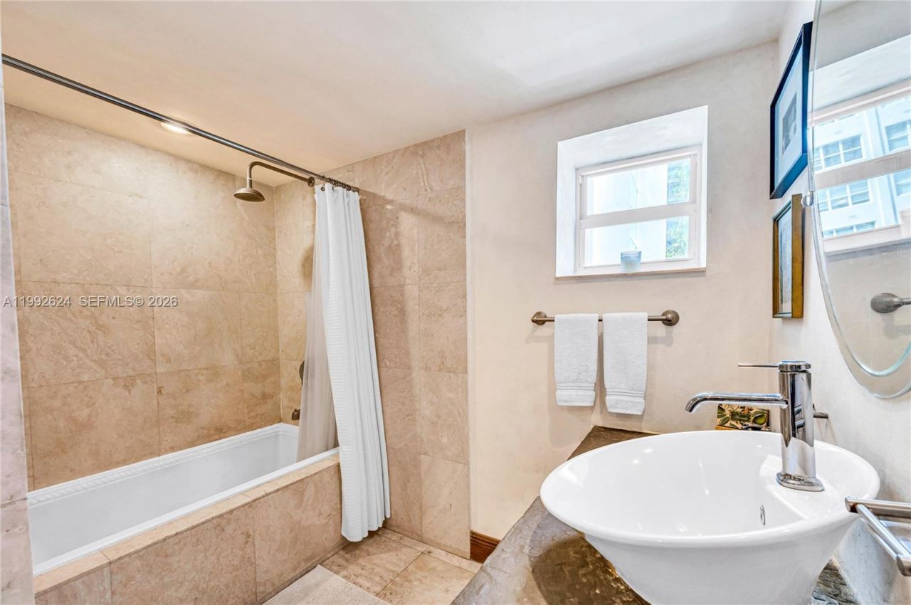 1228 West Ave , Unit 209, Miami Beach, FL 33139 Photo