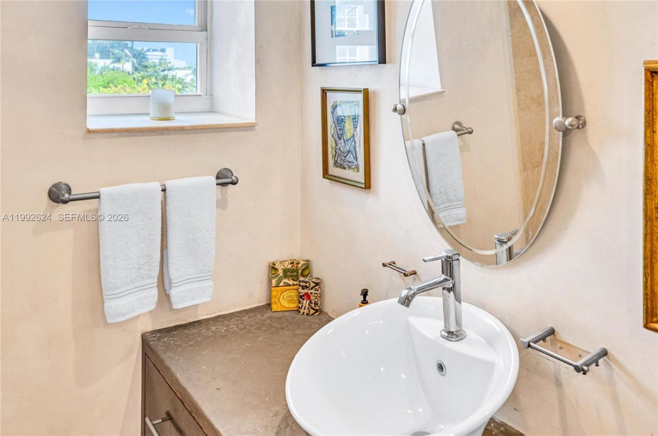 1228 West Ave , Unit 209, Miami Beach, FL 33139 Photo