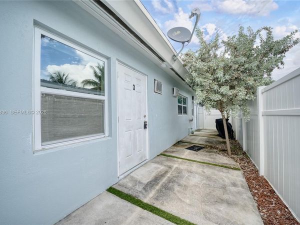 1041 NE 9th Ave, Unit A3, Fort Lauderdale, FL 33304