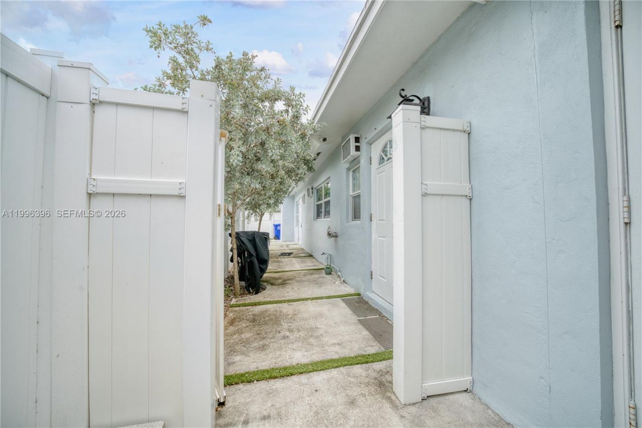 1041 NE 9th Ave, Unit A3, Fort Lauderdale, FL 33304 Photo