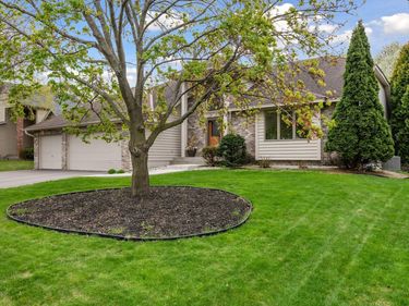 7373 Moonlight Lane, Eden Prairie, MN 55346