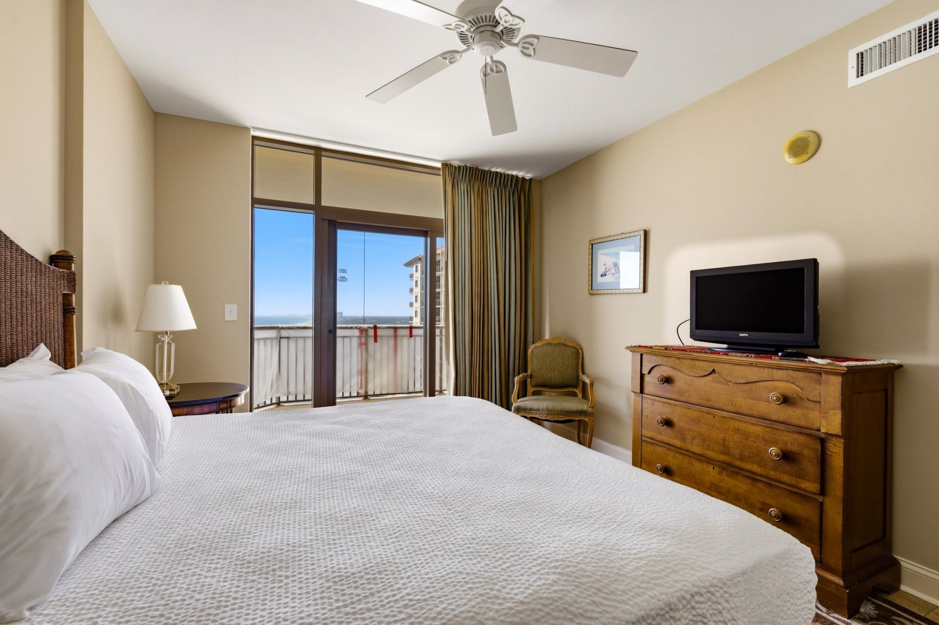 100 North Beach Blvd. Photo 14