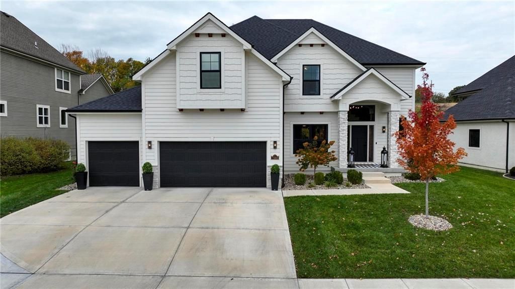 7160 N National Drive, Parkville, MO 64152 Main Photo