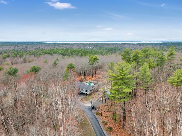 28 Oakledge Hills Road, Raymond, ME 04071