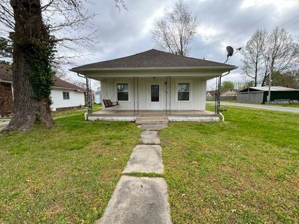 604 N Bush Avenue , Hurst, IL 62949