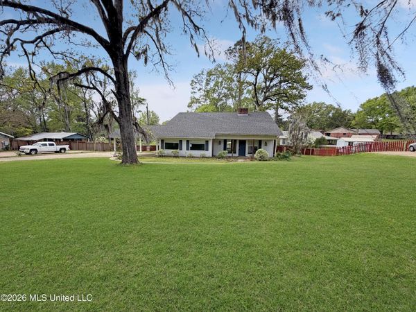 415 Trailwood Drive, Clinton, MS 39056