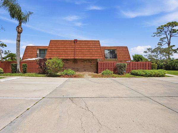 1485 Augusta Circle, Unit 124, Delray Beach, FL 33445