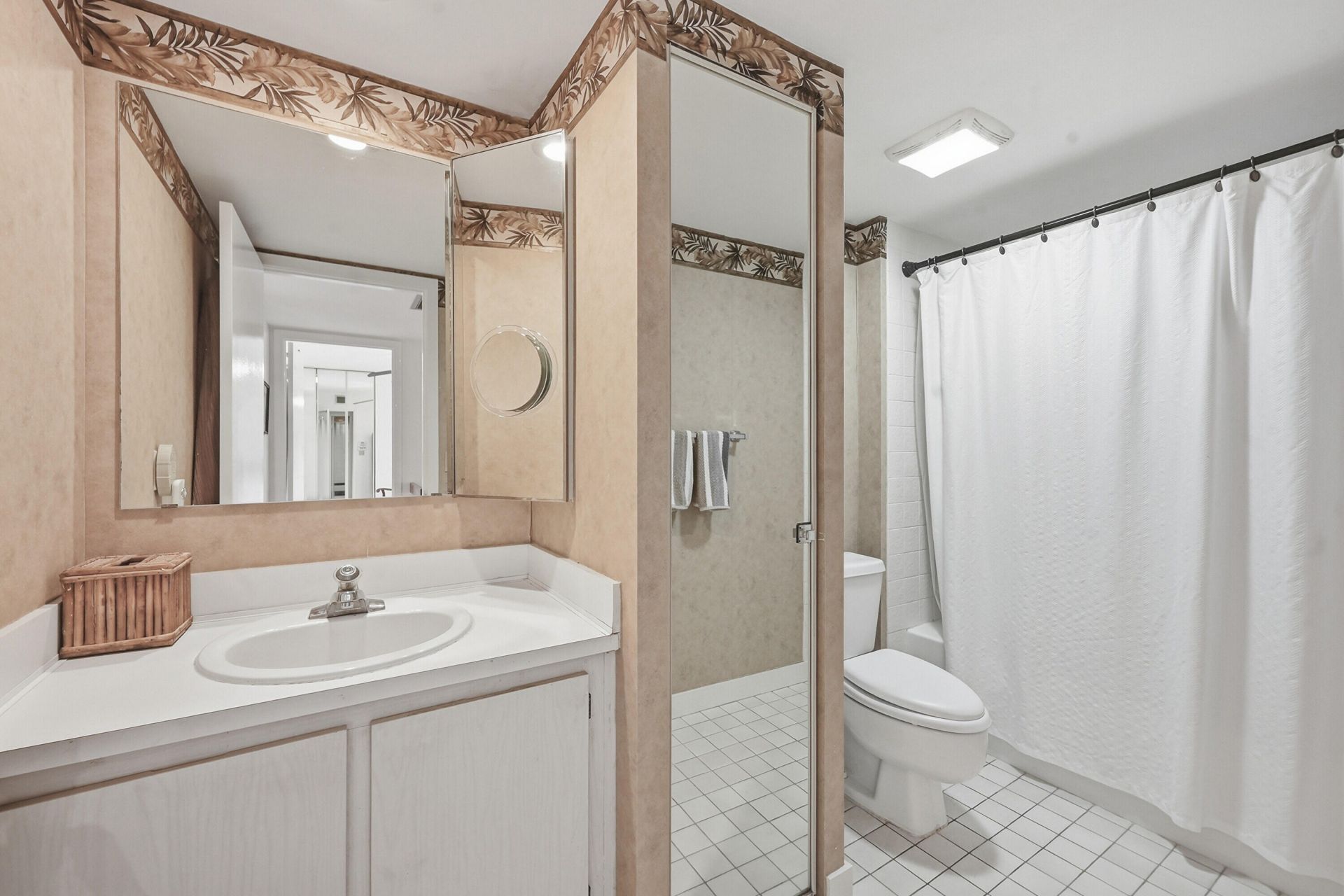 1485 Augusta Circle, Unit 124, Delray Beach, FL 33445 Photo