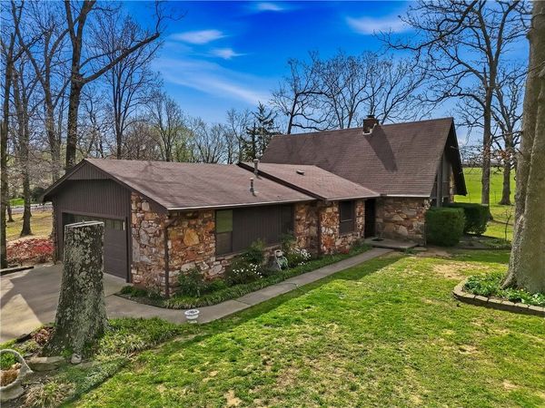 1022 W Young Avenue, Stilwell, OK 74960