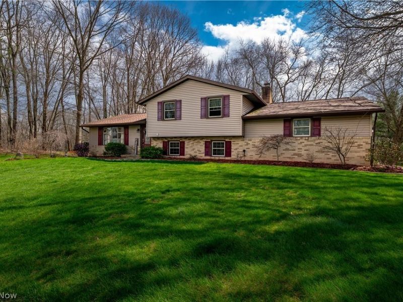 12432 Ledgeview Street NW, Canal Fulton, OH 44614 Photo 1