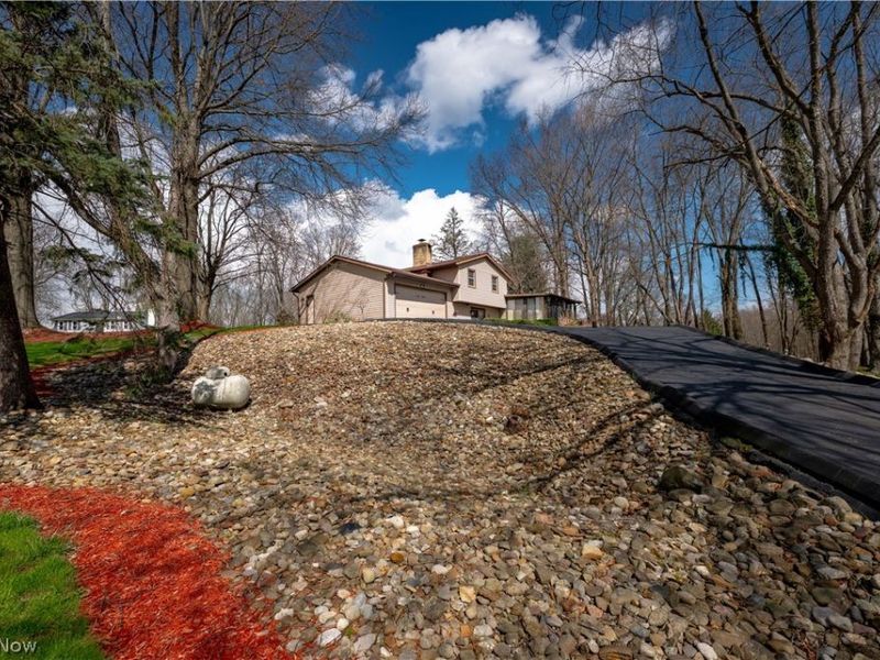 12432 Ledgeview Street NW, Canal Fulton, OH 44614 Photo 9