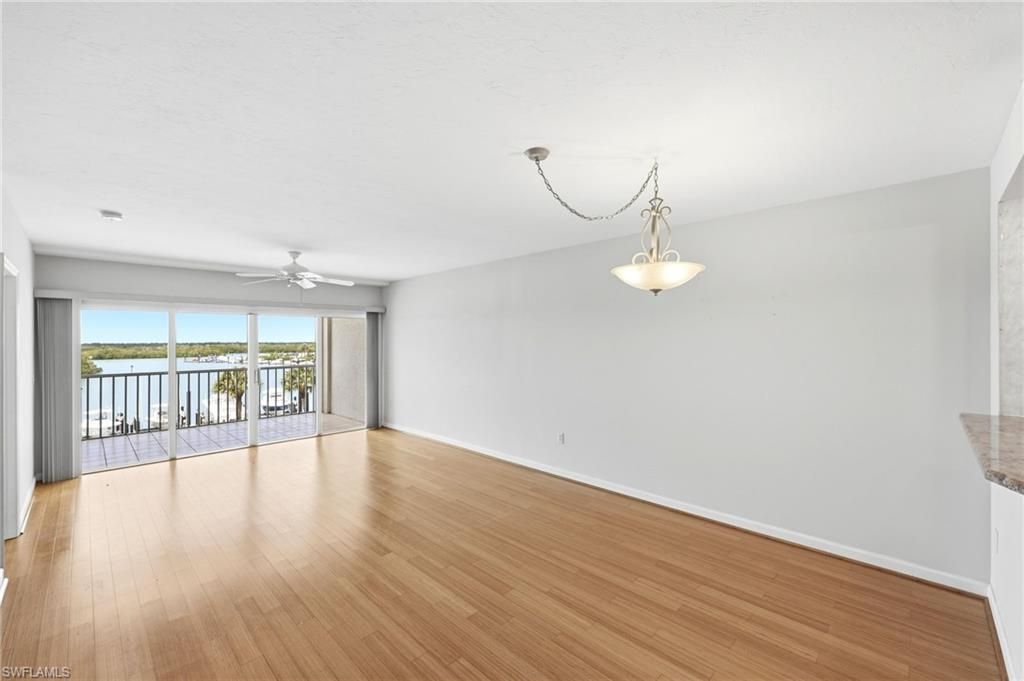 13105 Vanderbilt Dr, Unit 407, Naples, FL 34110 Photo