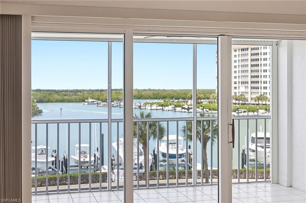 13105 Vanderbilt Dr, Unit 407, Naples, FL 34110 Photo