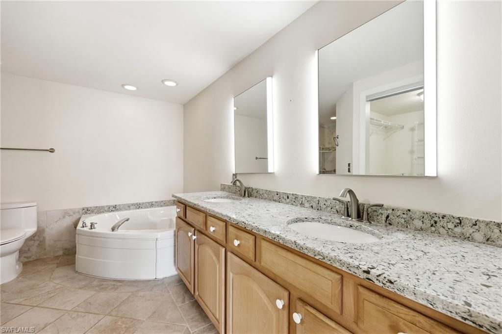 13105 Vanderbilt Dr, Unit 407, Naples, FL 34110 Photo