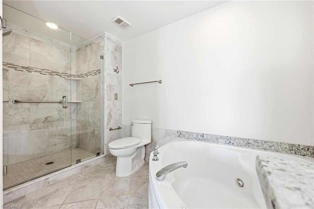 13105 Vanderbilt Dr, Unit 407, Naples, FL 34110 Photo
