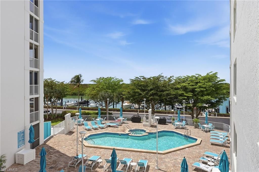 13105 Vanderbilt Dr, Unit 407, Naples, FL 34110 Photo