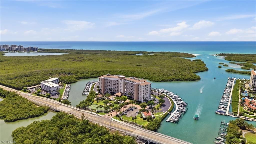 13105 Vanderbilt Dr, Unit 407, Naples, FL 34110 Photo