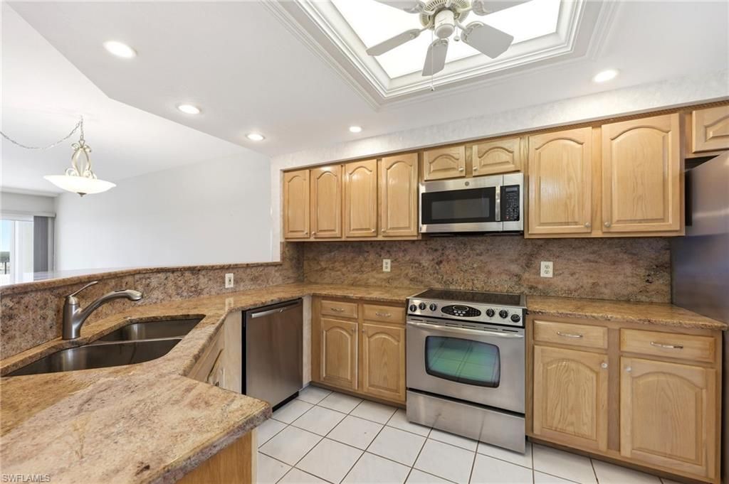 13105 Vanderbilt Dr, Unit 407, Naples, FL 34110 Photo