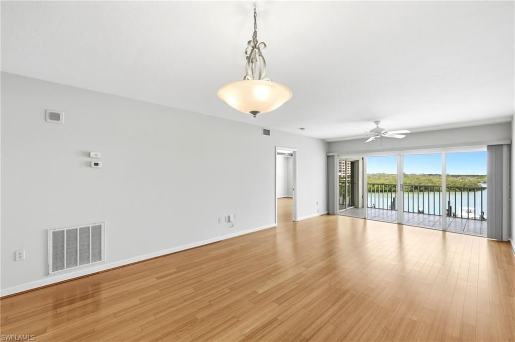 13105 Vanderbilt Dr, Unit 407, Naples, FL 34110 Photo