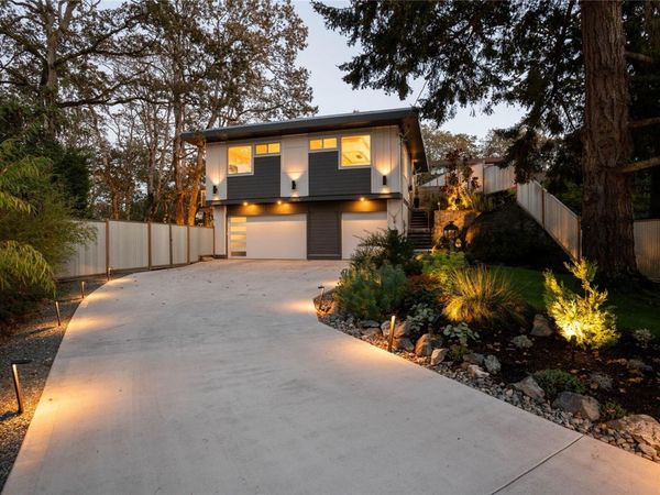 1542 Athlone Dr , Saanich, BC V8P 2T1