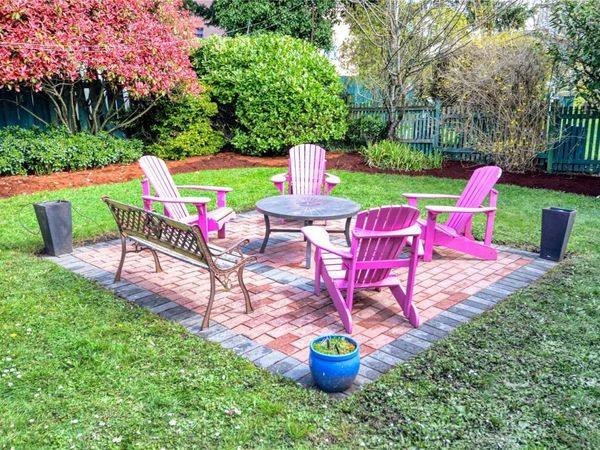 1044 Wollaston St, Esquimalt, BC V9A 5B4