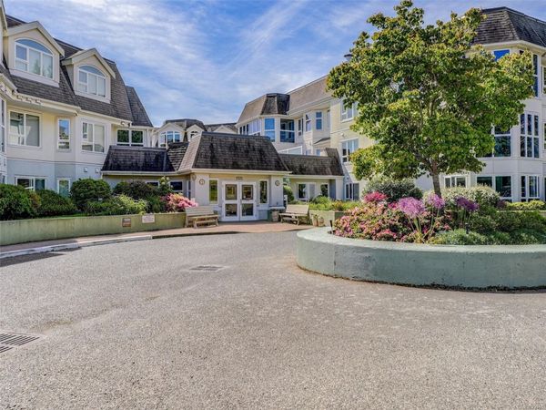 1521 Church Ave, Unit 201, Saanich, BC V8P 5T7