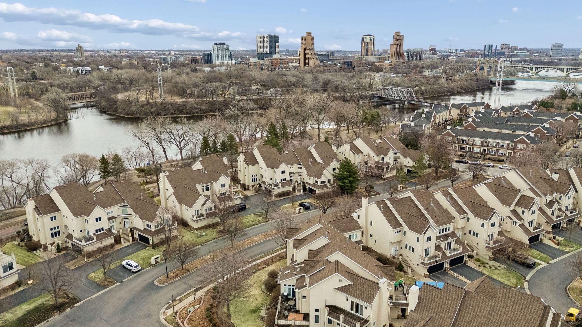 406 River Street, Minneapolis, MN 55401